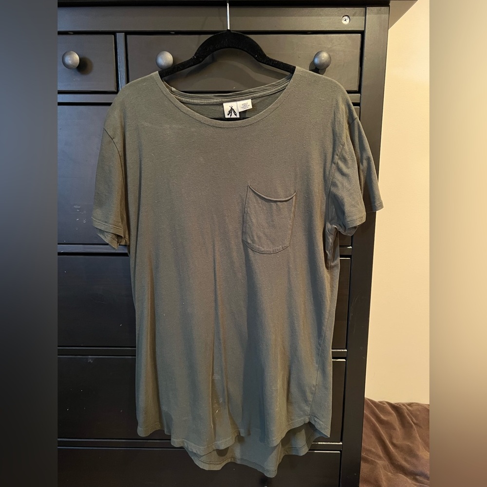 Urban outfitters feather brand scoop extended t shirt Forrest green